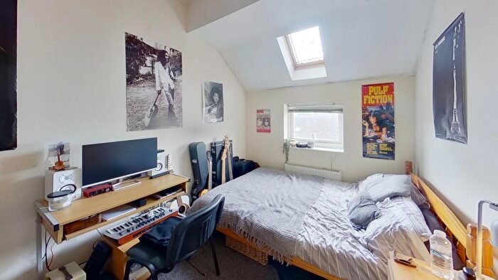 2 Bedroom Flat To Rent In Flat The Yard, Sophie Road, NG7