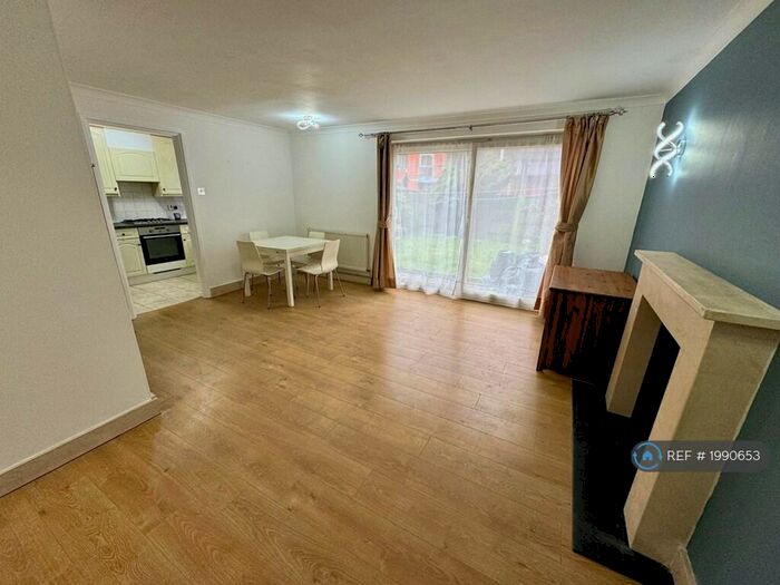 2 Bedroom Flat To Rent In Granville Close, Croydon, CR0