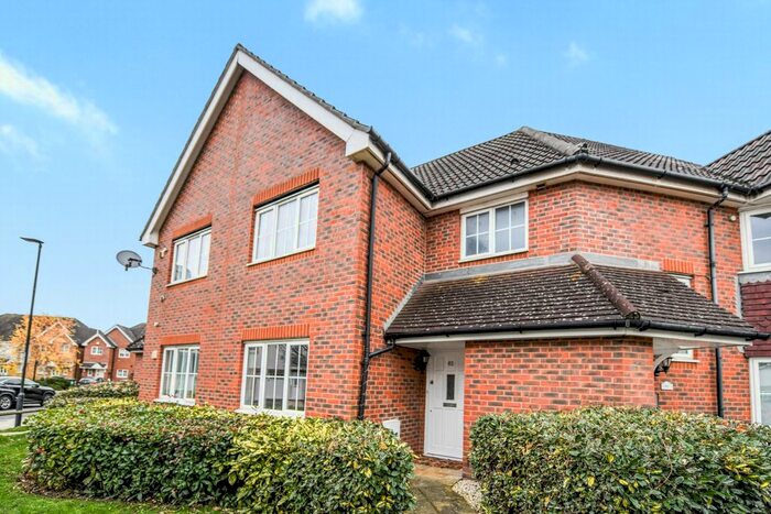 2 Bedroom Flat To Rent In Waterside Close, Thamesmead SE28