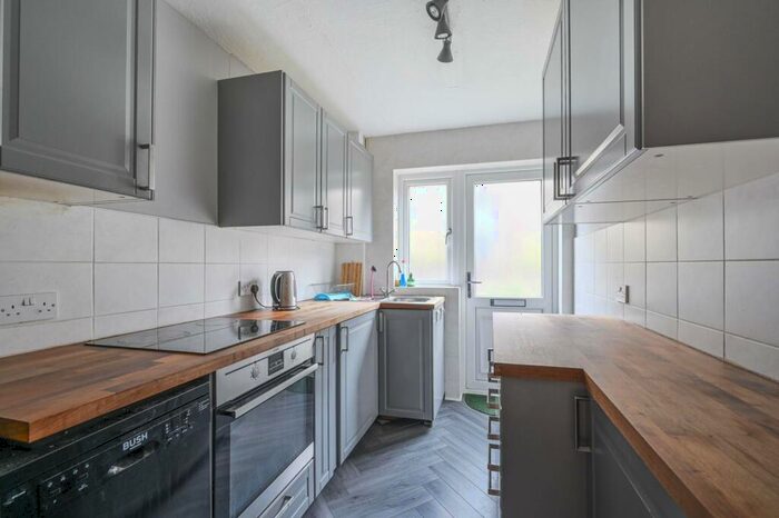 2 Bedroom Flat To Rent In Garnet Street, Wapping, London, E1W