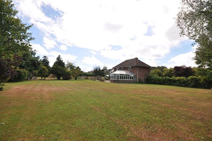 4 Bedroom Detached House For Sale In Smallfield, Horley, Surrey, RH6