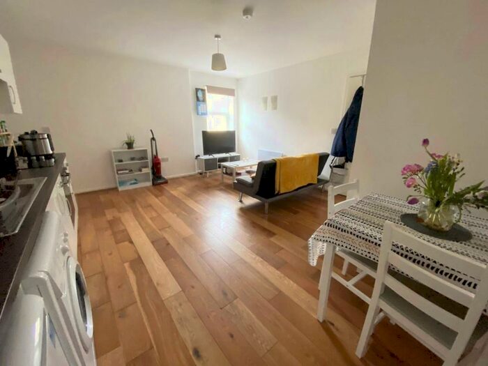 1 Bedroom Apartment To Rent In Adelaide Lane, Bournemouth, BH1