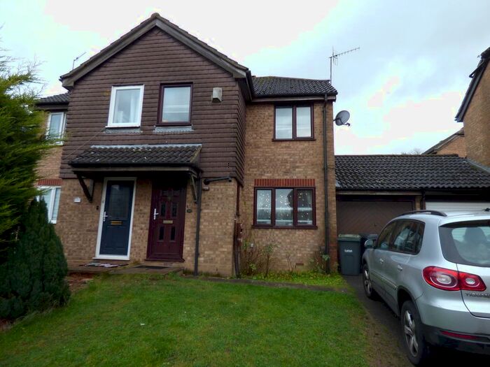 3 Bedroom Semi-Detached House To Rent In Harveys Hill, Luton, LU2