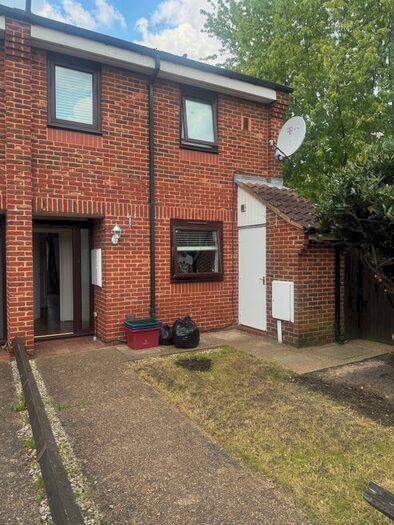 3 Bedroom Semi-Detached House To Rent In Harlequin Close, Isleworth, TW7