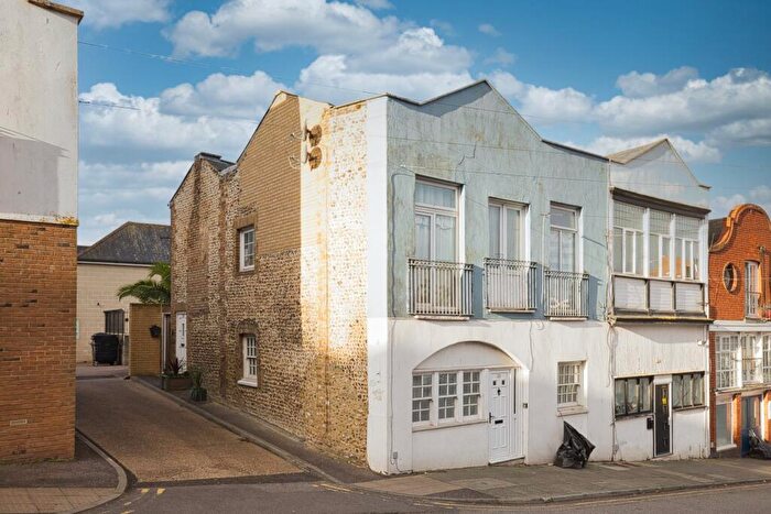 2 Bedroom Maisonette For Sale In Plains Of Waterloo, Ramsgate, Kent, CT11