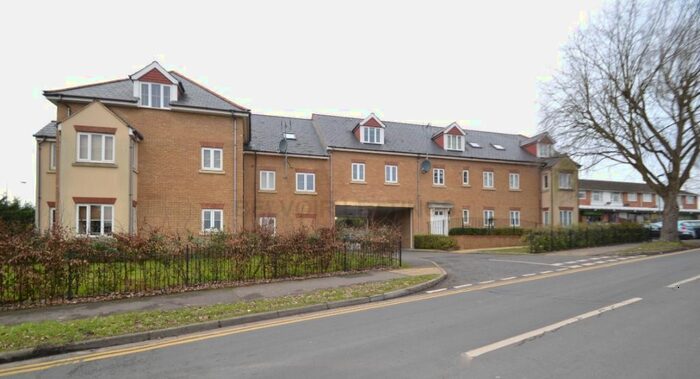 2 Bedroom Flat To Rent In Highway Avenue, Maidenhead, SL6