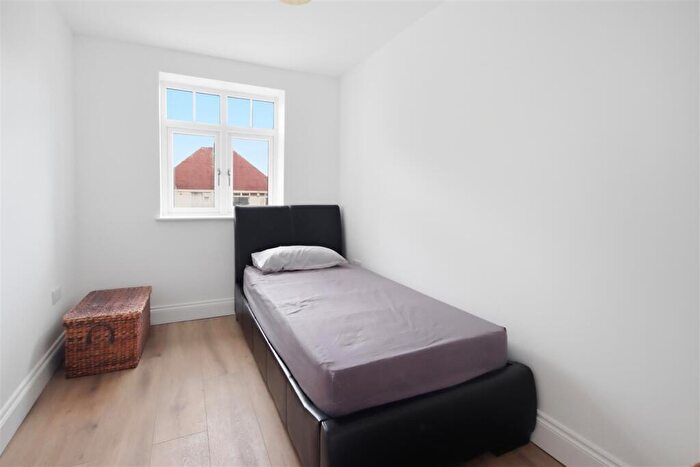 4 Bedroom Semi-Detached House For Sale In Manor Avenue, Brimington, Chesterfield, S43