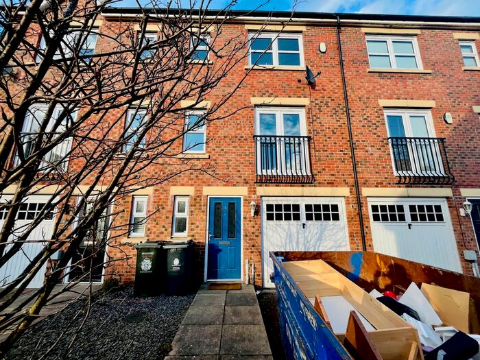 3 Bedroom Town House To Rent In Hawks Edge, West Moor, NE12