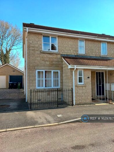 3 Bedroom Semi-Detached House To Rent In Meadowsweet Drive, Calne, SN11