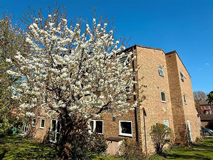 2 Bedroom Flat To Rent In Roseland House, Weimar Street, Putney, SW15