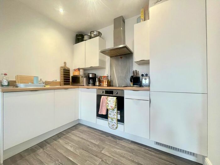 2 Bedroom Flat To Rent In Southdownview Road, Broadwater, Worthing, BN14