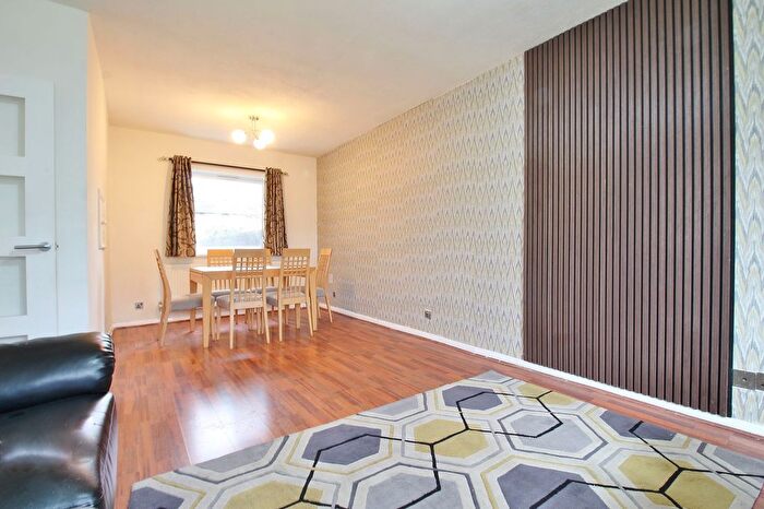 2 Bedroom Flat To Rent In The Grove, Isleworth, TW7