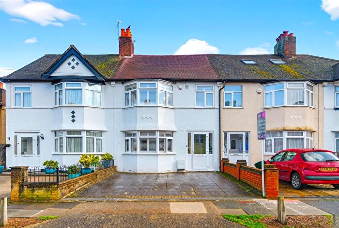 3 Bedroom Terraced House For Sale In Monkleigh Road, Morden, SM4