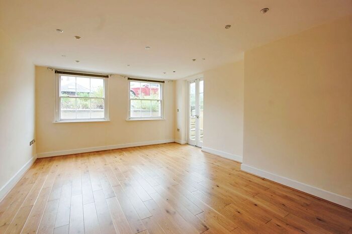 2 Bedroom Flat For Sale In Evesham Road, Cheltenham, GL52