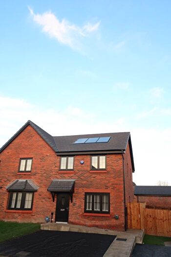 3 Bedroom Semi Detached House To Rent In Tyldesley, Manchester, M28