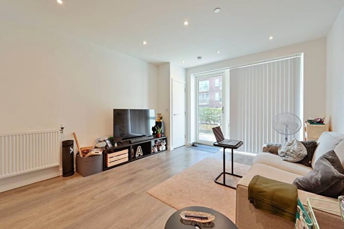 1 Bedroom Flat To Rent In Nightingale House, Bushey, South Oxhey, WD19