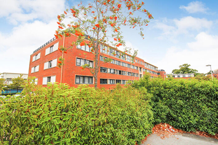 2 Bedroom Apartment For Sale In Kestrel Road, Farnborough, GU14