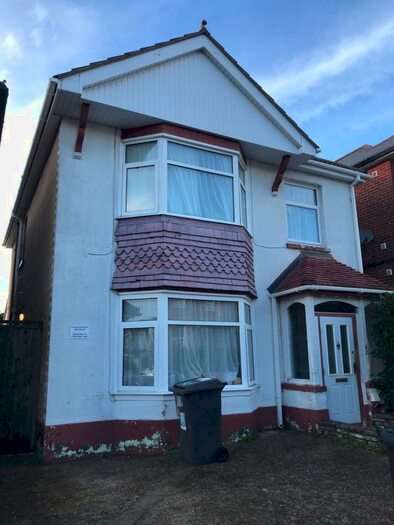 5 Bedroom House To Rent In Bedroom Detached House In Winton, BH9