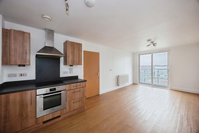 2 Bedroom Flat For Sale In Fratton Way, Southsea, PO4
