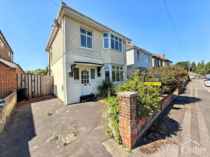 3 Bedroom Detached House For Sale In Hyde Road, Bournemouth, BH10