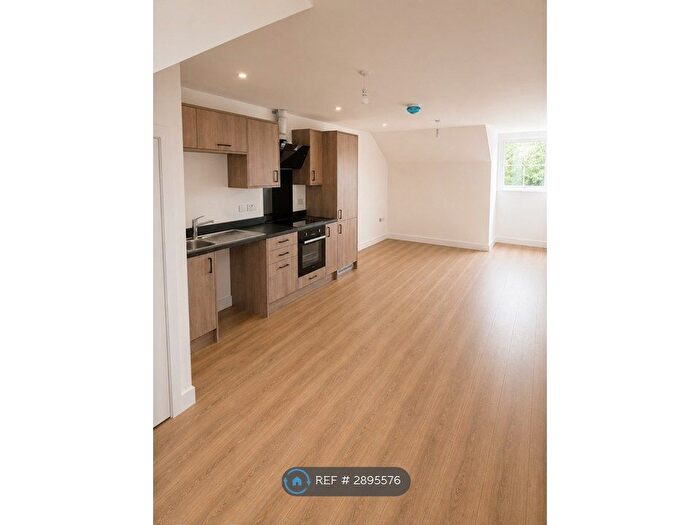 2 Bedroom Flat To Rent In New Road, Birmingham, B45