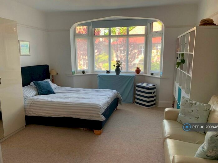 Studio To Rent In Westbourne, Bournemouth, BH4