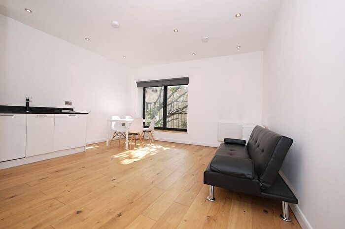 2 Bedroom Flat To Rent In Dispensary Lane, London, E8
