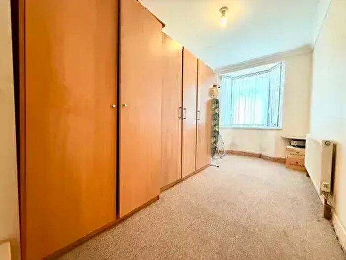5 Bedroom Semi-Detached House To Rent In Halfway Avenue, LU4