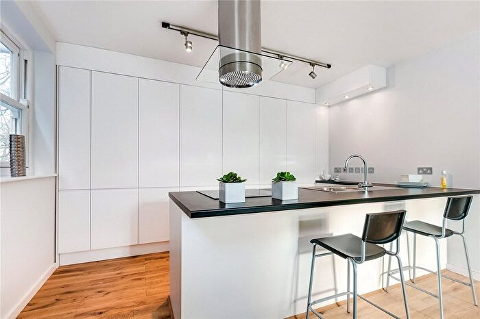2 Bedroom Flat For Sale In Fitzclarence House, Holland Park Avenue, London, W11