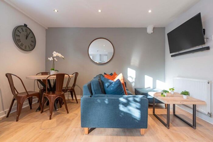 3 Bedroom Flat To Rent In Portland Road, Nottingham, NG7