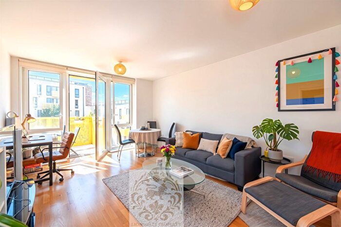 2 Bedroom Flat To Rent In Icon Apartments, Duckett Street, E1