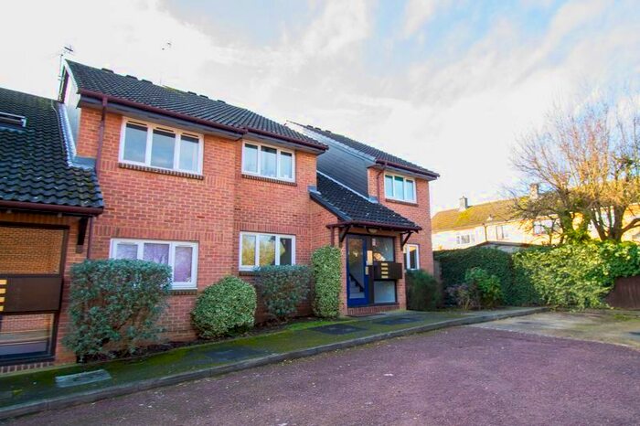 1 Bedroom Flat To Rent In Hereward Green, Loughton, IG10