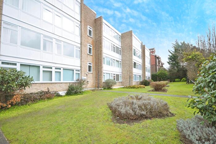 2 Bedroom Flat For Sale In Albemarle Road, Beckenham, BR3