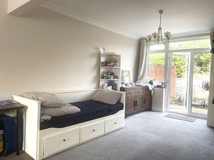 6 Bedroom Semi-Detached House To Rent In Totternhoe Close, Harrow, HA3