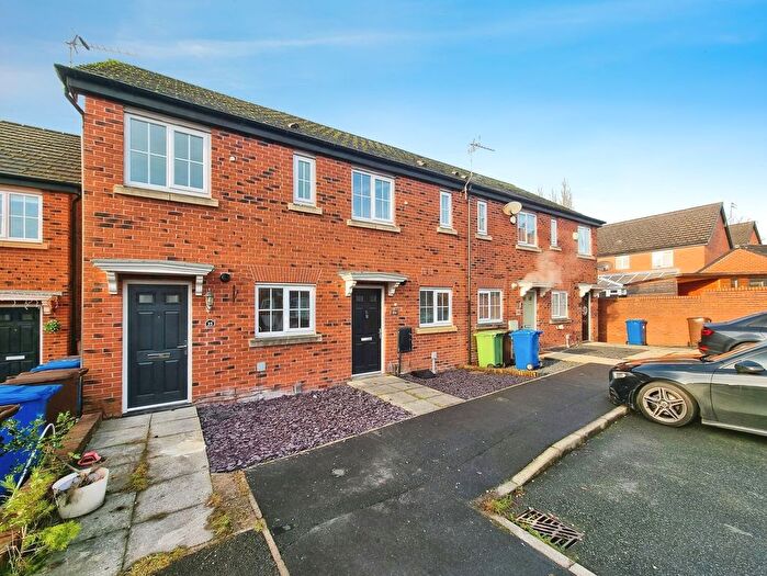 2 Bedroom End Of Terrace House For Sale In North Croft, Atherton, M46