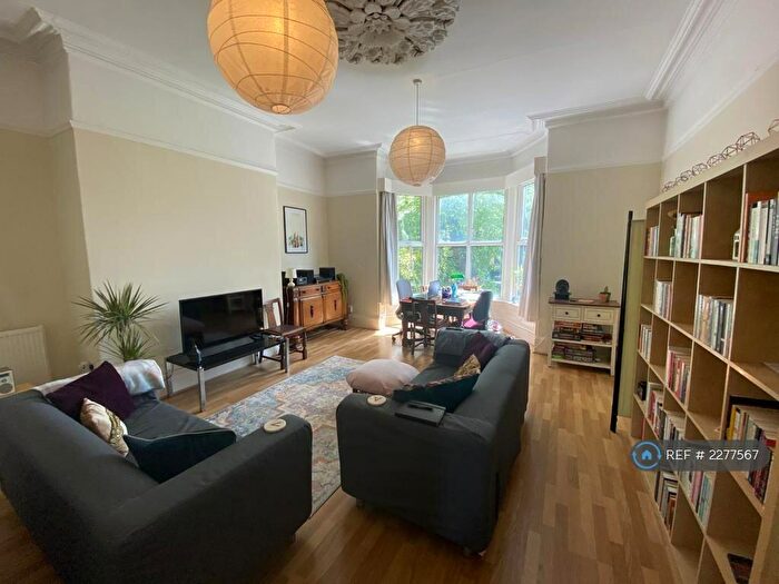 1 Bedroom Flat To Rent In Moorland Hall, Leeds, LS3