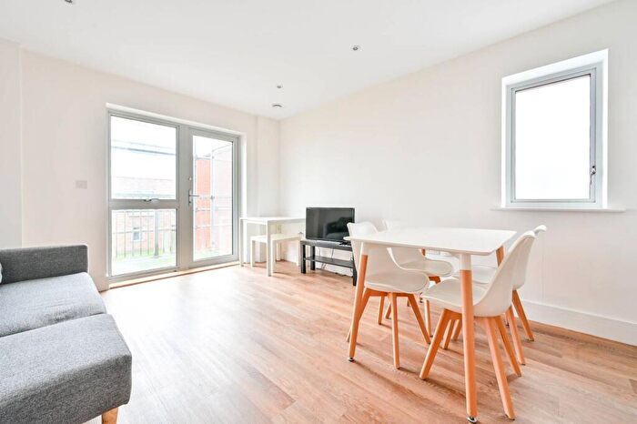 2 Bedroom Flat For Sale In Station View, Guildford, GU1