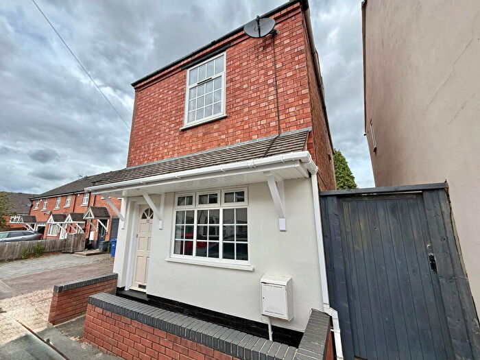 2 Bedroom Detached House For Sale In Brook Street, Gornal Wood, DY3