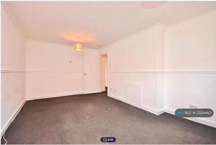 2 Bedroom Flat To Rent In Lochdochart Road, Glasgow, G34