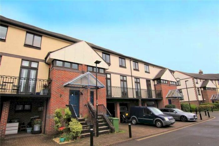 3 Bedroom Apartment To Rent In Mayfair Gardens, Southampton, SO15