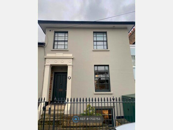 1 Bedroom Flat To Rent In Blenheim Grove, London, SE15