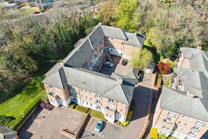 2 Bedroom Flat For Sale In Adrian Close, Hemel Hempstead, HP1