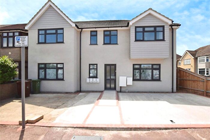 1 Bedroom Apartment To Rent In Third Avenue, Dagenham, RM10