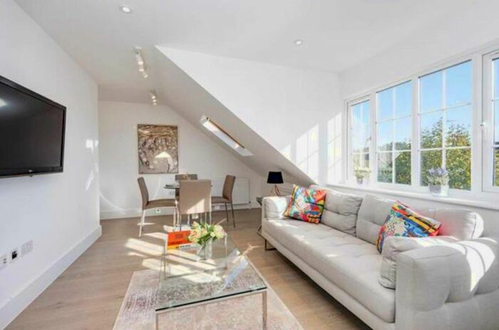 2 Bedroom Flat To Rent In Ravenscroft Avenue, London, NW11