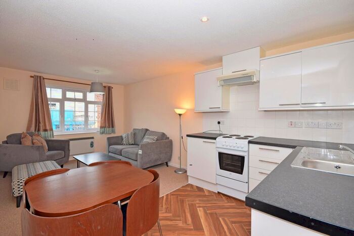 2 Bedroom Flat To Rent In Ashdown Way, London SW17