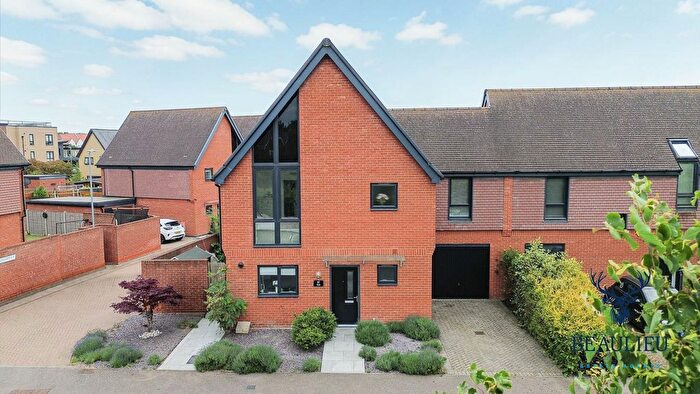 3 Bedroom Semi-Detached House For Sale In Brassie Wood, Chelmsford, CM3