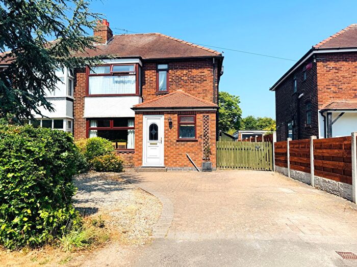 3 Bedroom Semi-Detached House For Sale In Park Avenue, New Earswick, York, YO32