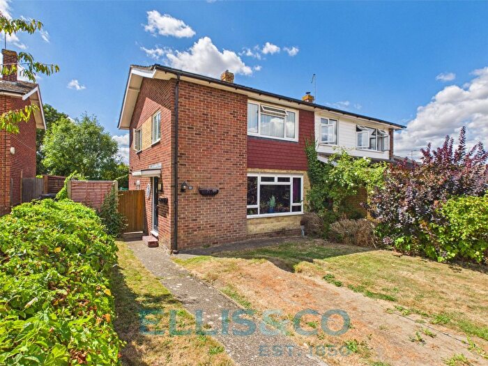 3 Bedroom Semi Detached House For Sale In Mount Avenue, Yalding, Maidstone, Kent, ME18