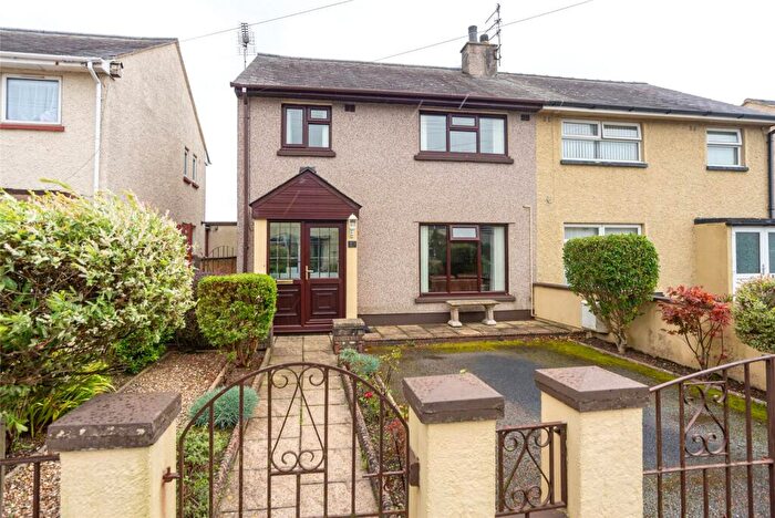 3 Bedroom Semi-Detached House For Sale In Ffordd Glascoed, Caernarfon, Gwynedd, LL55