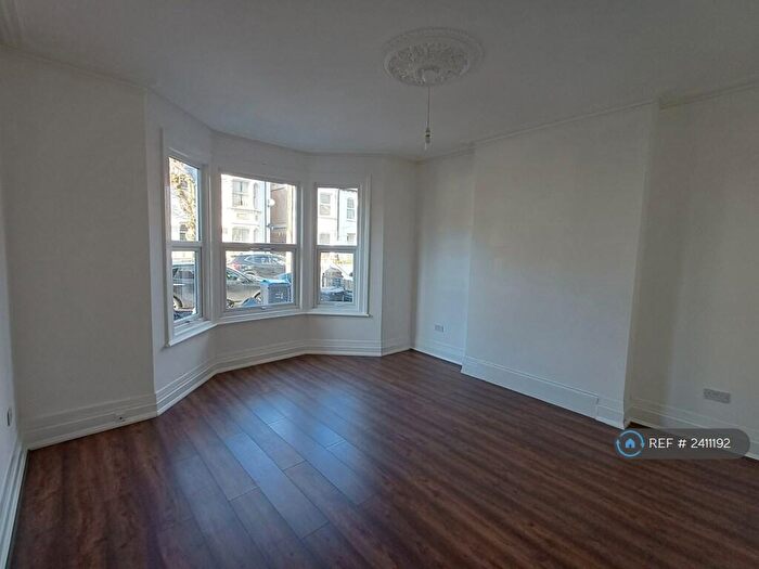3 Bedroom Flat To Rent In Chalfont Road, London, SE25